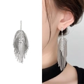 Elegante silberne Quastenohrringe mit Perlenketten und eckigen Kristallen - Silber