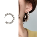 Pendientes de aro retro plateados con perlas blancas y base tallada vintage - Plateado