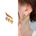 Elegantes pendientes de lirio de los valles en oro con perlas y detalles de circonita - Dorado (A0649A)