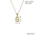Detailansicht vergoldeter S-Buchstabenanhänger mit Bambustextur und Produktmaßen - Goldener Buchstabe S (A1002-10B)
