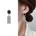 Orecchini a pendolo con gemma nera e tre file di nappe in zircone scintillante lucido - Argento Zircone Nero