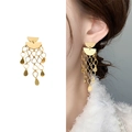 Pendientes boho largos dorados con capas de media luna y gotas de metal colgantes - Dorado