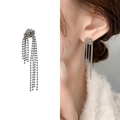 Elegante silberne Quastenohrringe mit filigranen Perlenketten in fließendem Design - Silber