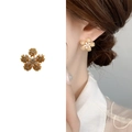 Elegante 18K vergoldete Schneeflocken-Ohrstecker mit weißen Perlen und Zirkonia-Kristallen - Fünfblättrige Schneeflockenform (A0657C) / Gold