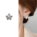 Blumen-Ohrstecker mit 18K Goldbeschichtung, Zirkon-Inlay und kleinen Perlen - Fünfblättrige Schneeflockenform (A0657C) / Silber