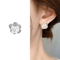 Elegant silver flower stud earrings with sparkling cubic zirconia in 18K gold plating - Silver