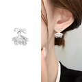 Silberne Schleife Ohrringe mit hohlem fächerförmigem Blumenanhänger für Damen - Hellsilber (A0759A)