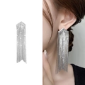 Orecchini a nappa lunga in argento con design geometrico e catene sottili - Argento