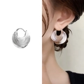 Zilveren retro oorbellen met gelaagde bladtextuur en minimalistisch metalen design - Glanzend Zilver