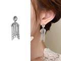 Silberne Quastenohrringe mit rundem Glitzerstein und metallischen Fransen-Details - Silber