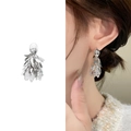 Orecchini a nappa in argento con foglie e cristalli lucidi dallo stile sofisticato - Argento (A1404-08A)