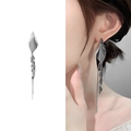 Silberne Ohrringe mit Blattmotiv und langen Quasten im modischen Retro-Design - Silber