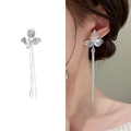 Pendientes de flores plateadas con flecos largos y cristales de diseño moderno - Plateado