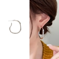 Onregelmatige golvende zilveren oorringen met gepolijste afwerking en minimalistisch design - Zilver Klein