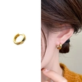 Minimalistische geometrische huggie-oorbellen met 18K goudlaag en gefacetteerd design - Goud