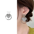 Orecchini geometrici in argento con cristalli scintillanti per un look minimalista - Argento