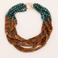 Collana bohémien a più strati con perline verdi, legno marrone e chiusura a levetta oro - Stile Multistrato a Perle Verdi Boemo in Legno (X-1161)