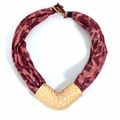V-förmiger goldener Metallanhänger an einer Stoffkette mit Leopardenmuster für Damen - Purpurroter Leopard-Stil (X-1383)