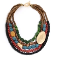 Collana boho multistrato con perline di legno colorate e placche in metallo dorato - Stile Bohémien Multistrato (X-1449)