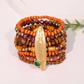 Boho meerlaagse houten kralenarmband met een gouden vederhanger en groen kleuraccent - Boheemse Meerlaagse Bladhanger Stijl (S-602)