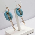Boucles d'oreilles ovales marbrées bleu ciel avec pompons dorés et crochets minimalistes - Bleu