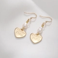 Orecchini a cuore in oro 14K stile francese con perle su sfondo di seta bianca - Oro (Mezzo Piano)