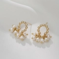 Pendientes de perlas barrocas de agua dulce con marco dorado en U sobre seda blanca - Dorado/Blanco Perla