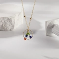 Collana minimalista in acciaio inossidabile con perline dorate e pendente in pietre colorate - Oro