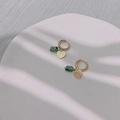 Orecchini a cuore dorati bohémien con pendenti in pietra verde su vassoio bianco - Orecchini a Cuore (DS005爱心)