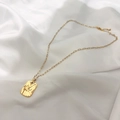Dettaglio della collana albero della vita placcata oro 18K con trama lava su seta - Stella (DN152)