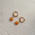 Detail of 18K gold plated hoop earring with faceted amber gemstone square pendant - Natural Topaz Rhombus - Gold