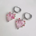 Détails des boucles d'oreilles cœur en verre rose avec rose et anneaux argentés - Argent-Rose Transparent
