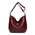 Borsa hobo da donna in morbida pelle bordeaux scuro con tracolla regolabile - Rosso