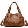 Bolso de mano marrón oscuro para mujer en piel sintética con doble asa y herrajes oro - Marrón