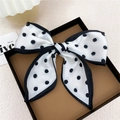 Foulard cheveux à pois avec nœud en satin noir et blanc dans un coffret cadeau - Point d'Encre Noir