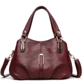 Bolso de mano clásico burdeos para mujer en cuero sintético con herrajes dorados y correa - Burdeos