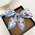Nœud à cheveux en satin avec motif graffiti abstrait et bordure grise sur plateau - Fleur Peinture à l'Huile Gris