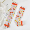 Détail des manchettes de protection solaire en soie glacée avec motifs floraux frais - Tulipe à Cinq Pétales