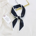 Elegante foulard Twilly nero con bordo bianco e stampa LOVE per borse da donna - Nero