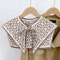 Detail of silk-like shoulder shawl with geometric C-pattern and elegant bow tie closure - Rhombus Color Block C Coffee (8F)