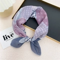Carré de soie à motif patchwork paisley violet et bleu avec pois et finitions soignées - Taille unique / Rose Tournesol Paisley