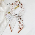 Elegant ivory silk twilly scarf with orange daisies and cursive text print decoration - 9A Sunflower Pink