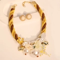 Set collana e orecchini floreali con perle bohémien e catena a corda intrecciata dorata - Set Collana + Orecchini X-845