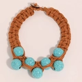 Collana bohémien fatta a mano con corda spessa e sette pietre turchesi rotonde da donna - Collana X-966