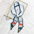 Elegante foulard in seta avorio con bordi blu navy e motivi artistici di montagna - 7*130cm / Paesaggio Rosso Blu Profondo
