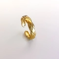 Nahaufnahme des goldfarbenen Rings mit Rautenmuster und verstellbarem offenem Design - Einstellbar Offen / Gold (DR067)