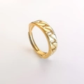 Detailansicht eines 18K vergoldeten Panzerkettenrings mit polierter Oberfläche und Design - Einstellbar Offen / Gold (DR068)