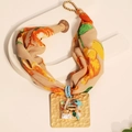 Collana bohémien in tessuto floreale con ciondolo dorato quadrato e dettagli marini - Collana con Ciondolo Mare Martellato Quadrato Floreale Giallo (X-915)
