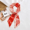 Twilly étroit rouge et blanc avec motifs géométriques pour cheveux ou sacs à main - Géométrique Rouge