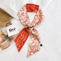 Foulard étroit en soie à motifs de cœurs rouges et blancs pour cheveux ou sac - Chaîne de Cœurs Rouge